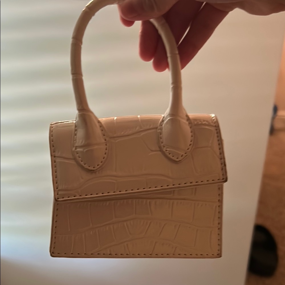 Elegant Cream Croc-Embossed Handbag